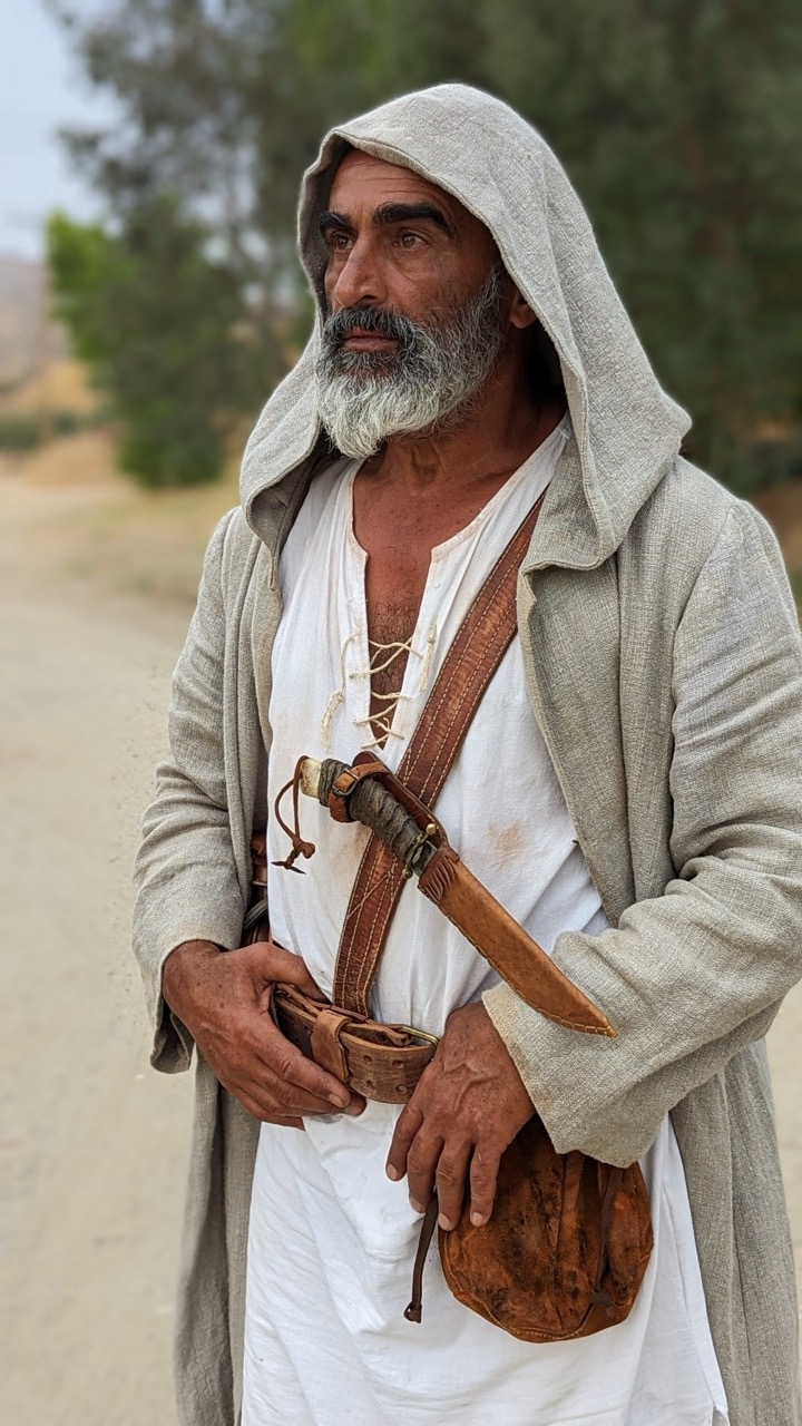 9Navid Negahban The Apple Tree000